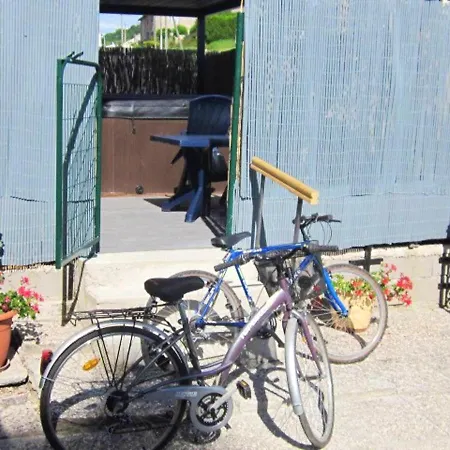 Maison Avec A They-sous-montfort, Accueillant Et Moderne