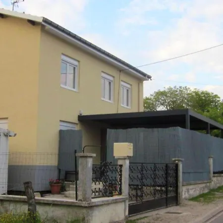 Maison Avec A They-sous-montfort, Accueillant Et Moderne They-sous-Montfort