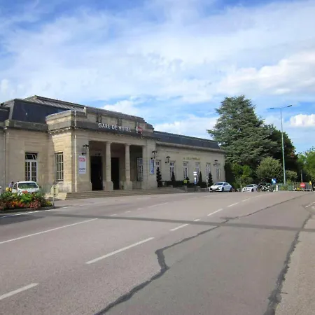 Дом отдыха Maison Avec A They-sous-montfort, Accueillant Et Moderne