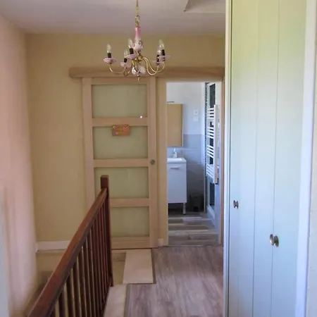 Maison Avec A They-sous-montfort, Accueillant Et Moderne