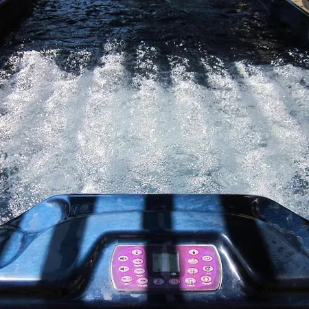 Maison Avec A They-sous-montfort, Accueillant Et Moderne