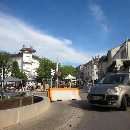 Maison Avec A They-sous-montfort, Accueillant Et Moderne