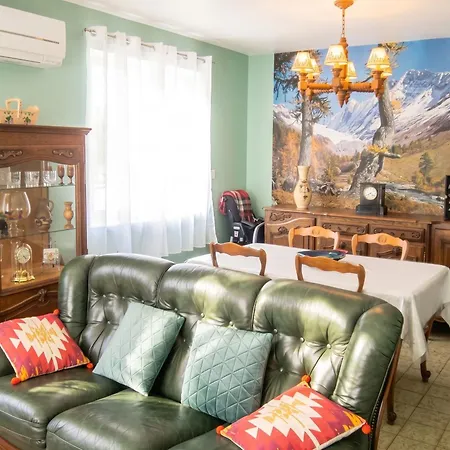 Holiday home Maison Avec A They-sous-montfort, Accueillant Et Moderne *