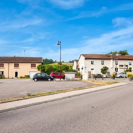 Holiday home Maison Avec A They-sous-montfort, Accueillant Et Moderne