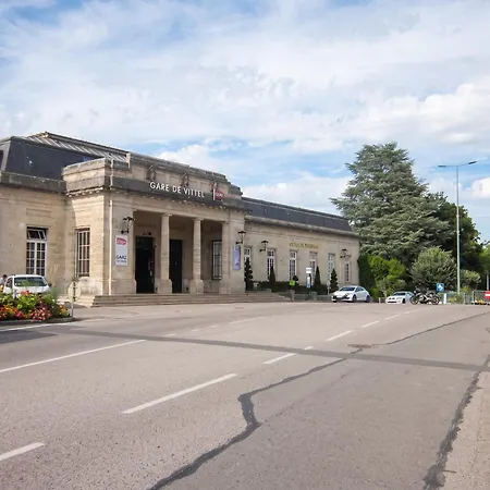 Maison Avec A They-sous-montfort, Accueillant Et Moderne *