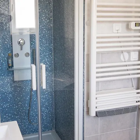 Maison Avec A They-sous-montfort, Accueillant Et Moderne