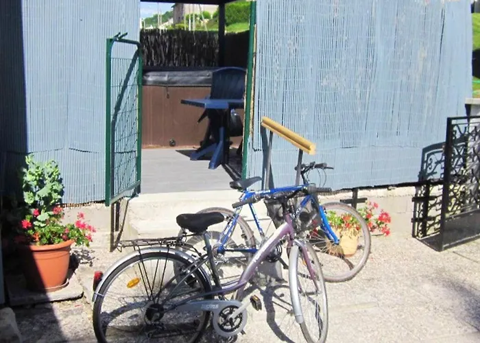 Maison Avec A They-sous-montfort, Accueillant Et Moderne